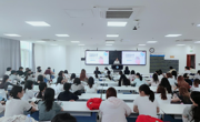 马克思主义学院2023级思想政治教育（师范）班组织开展“巧手拾花，治愈时光”绢花创意DIY心灵疗愈主题班会