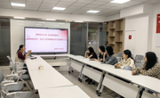法学院在“一站式”学生社区服务中心召开就业前置谈心会